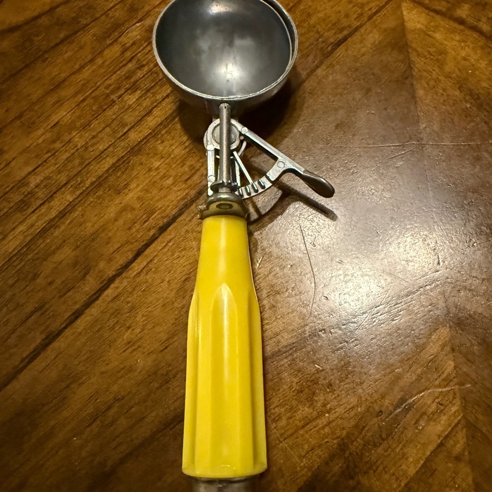 Vintage Ice Cream Scoop with Yellow Handle